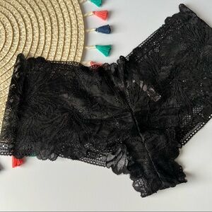 Victoria’s Secret Lace Shortie Panty Black Medium NEW